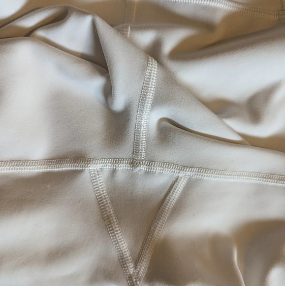 Lululemon Forget The Sweat Biker Short Mesh White Women's Size 6 Double Lined - Picture 8 of 10